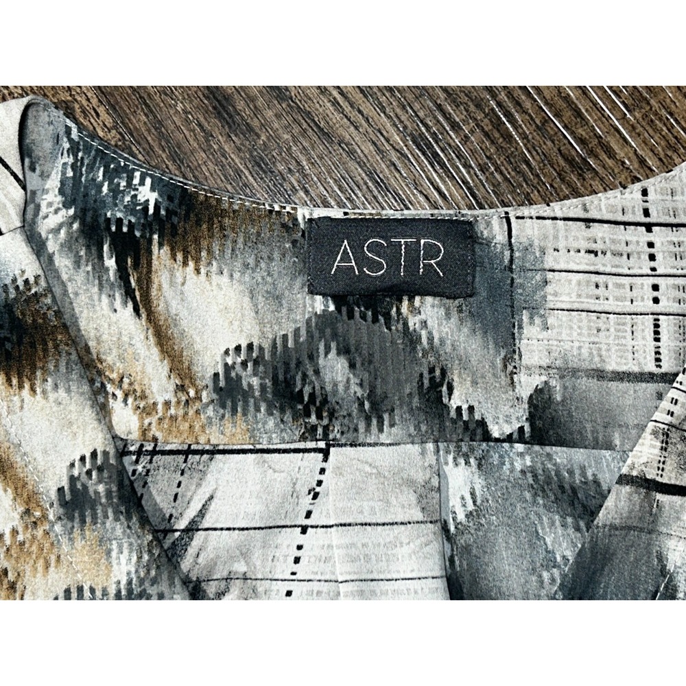 Astr Blouse Top Womens High Watercolor Plaid Floral V Neck Long Sleeve Pullover - Picture 3 of 9